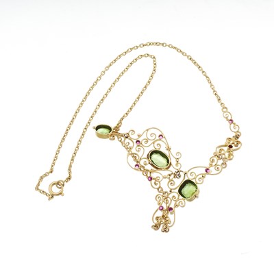 Lot 18 - A Murrle Bennett early 20th century 15ct gold green tourmaline and ruby necklace
