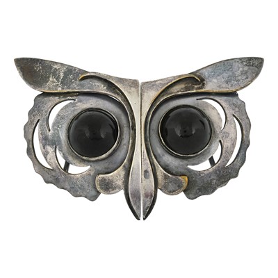 Lot 80 - An owl buckle, with black paste eye detail, Tadema Gallery fitted case