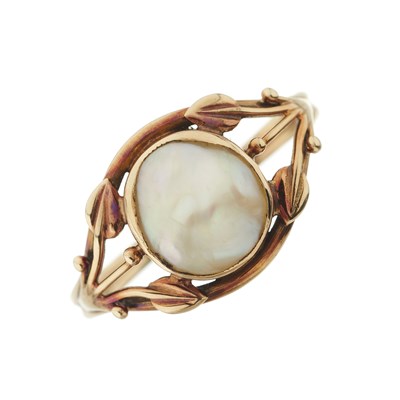 Lot 75 - An Arts and Crafts gold blister pearl ring, attributed to Liberty