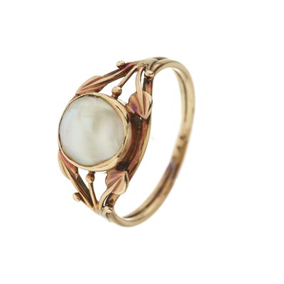 Lot 75 - An Arts and Crafts gold blister pearl ring, attributed to Liberty