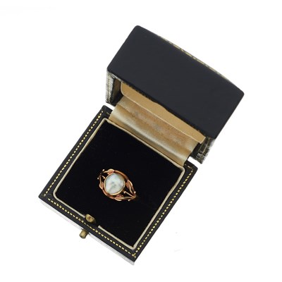 Lot 75 - An Arts and Crafts gold blister pearl ring, attributed to Liberty