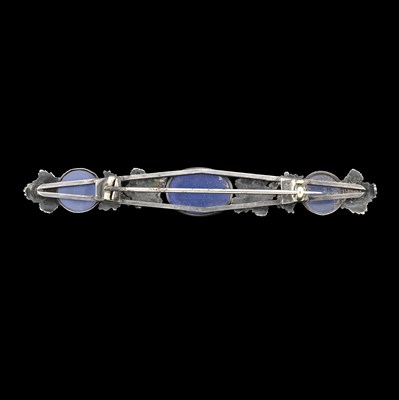 Lot 15 - An Arts & Crafts silver blue chalcedony brooch, with bunches of grapes and leaf detail