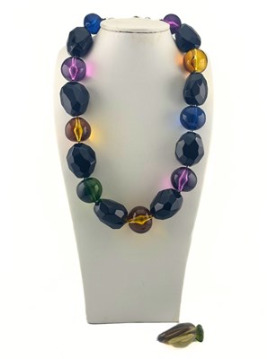 Lot 353 - A bead necklace, attributed to Eileen Coyne