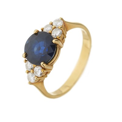 Lot 85 - A sapphire and brilliant-cut diamond dress ring