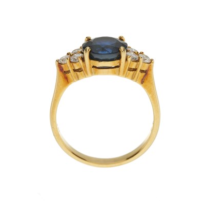 Lot 85 - A sapphire and brilliant-cut diamond dress ring