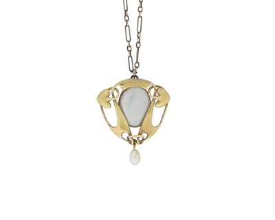 Lot 77 - Archibald Knox for Liberty, an Arts & Crafts gold blister pearl pendant necklace