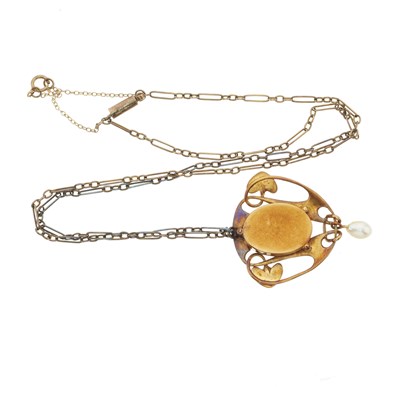 Lot 77 - Archibald Knox for Liberty, an Arts & Crafts gold blister pearl pendant necklace