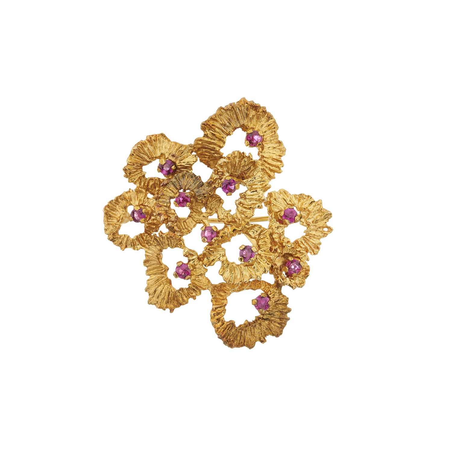Lot 83 - A 1970's 9ct gold ruby brooch