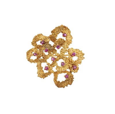 Lot 83 - A 1970's 9ct gold ruby brooch