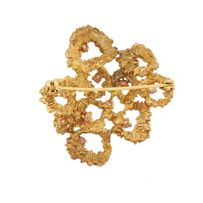 Lot 83 - A 1970's 9ct gold ruby brooch