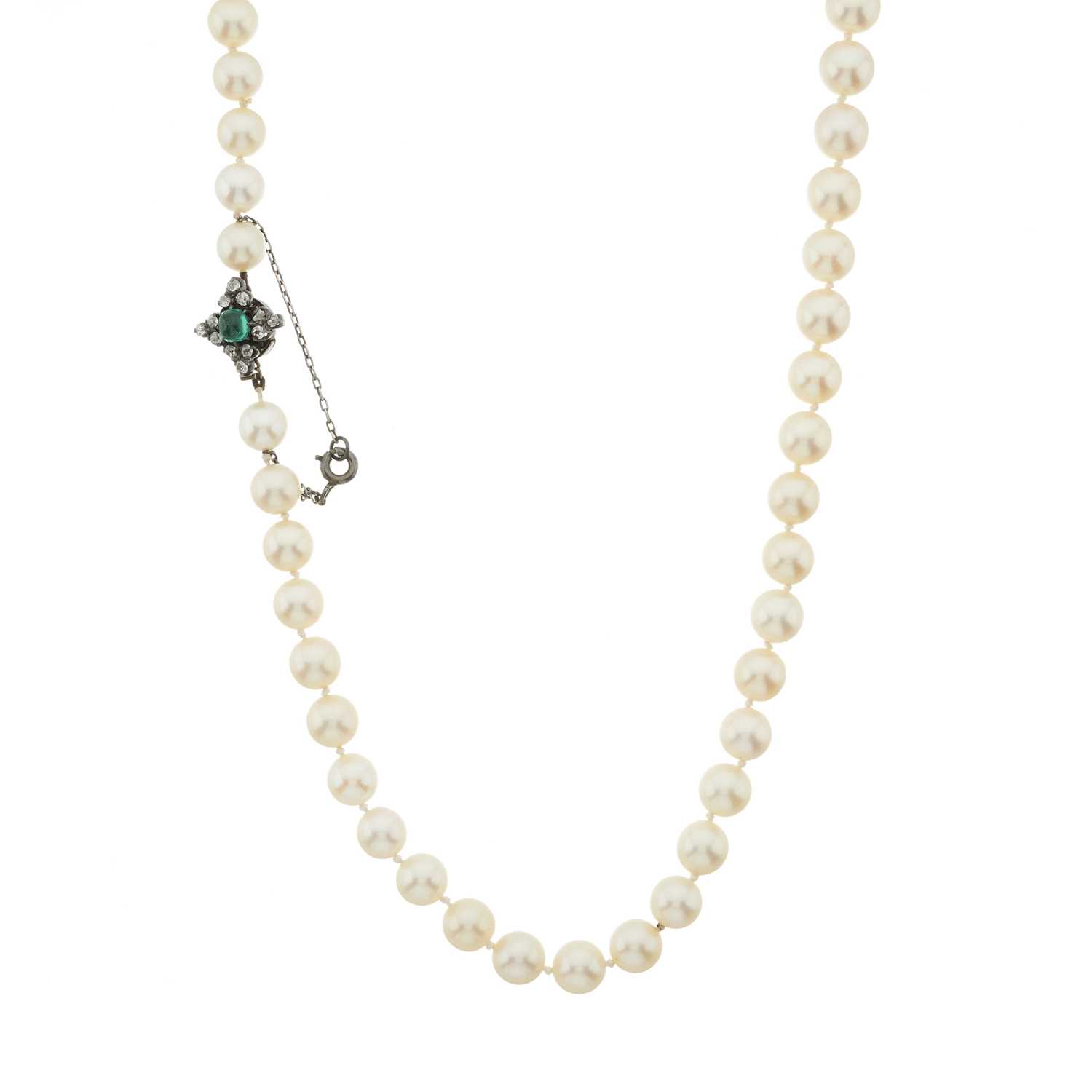Lot 88 - A mid 20th century cultured pearl single strand necklace, with an emerald and old-cut diamond clasp