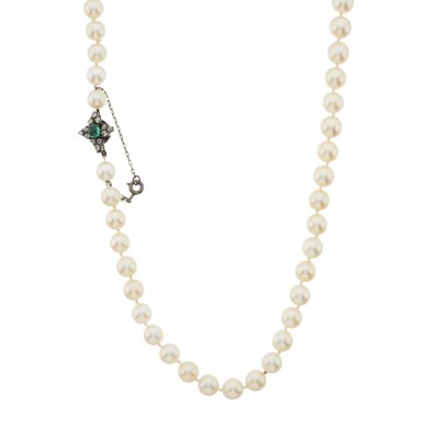 Lot 88 - A mid 20th century cultured pearl single strand necklace, with an emerald and old-cut diamond clasp