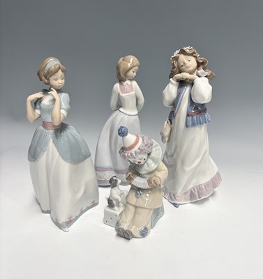 Lot 109 - Three female Lladro figures to include nos...