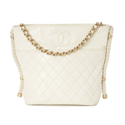 Lot 322 - Chanel, an En Vogue Hobo bucket bag.