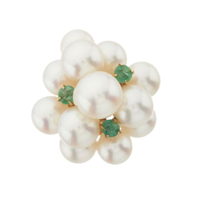 Lot 69 - A cultured pearl and emerald dress ring