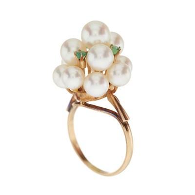 Lot 69 - A cultured pearl and emerald dress ring