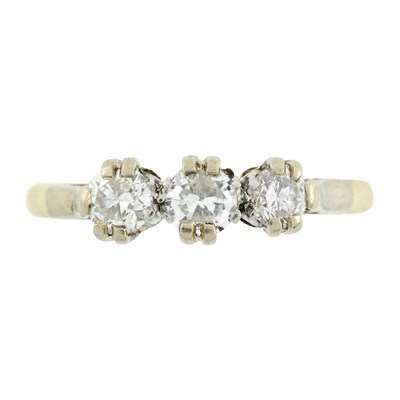 Lot 525 - A brilliant-cut diamond three stone ring
