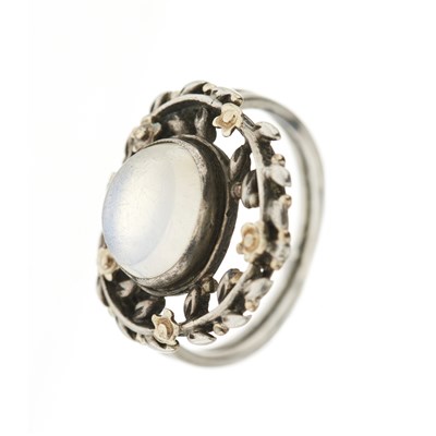 Lot 37 - An Arts & Crafts silver moonstone ring, attributed to Gaskin