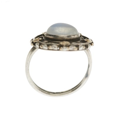 Lot 37 - An Arts & Crafts silver moonstone ring, attributed to Gaskin