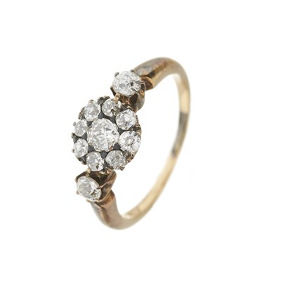 Lot 27 - A late Victorian 18ct gold old-cut diamond cluster ring