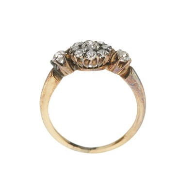 Lot 27 - A late Victorian 18ct gold old-cut diamond cluster ring