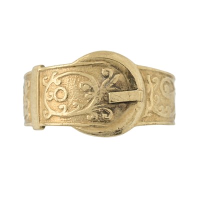 Lot 455 - A 9ct gold belt ring