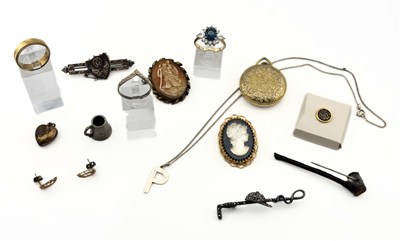 Lot 561 - A selection of jewellery
