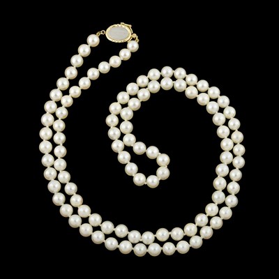 Lot 461 - A cultured pearl single-strand necklace