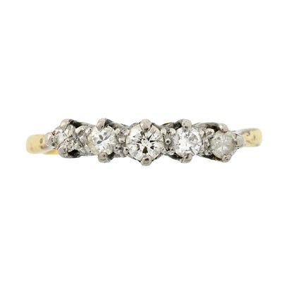Lot 459 - A brilliant-cut diamond five stone ring