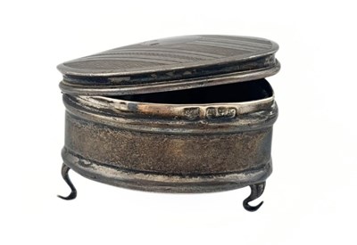 Lot 392 - An early 20th century silver heart-shape trinket box