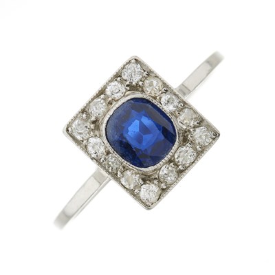 Lot 54 - An early 20th century platinum sapphire and old-cut diamond cluster ring