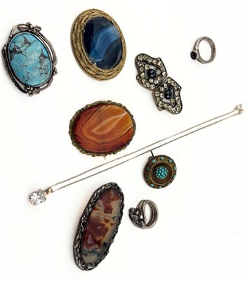 Lot 565 - A selection of jewellery