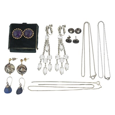 Lot 543 - A selection of jewellery