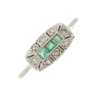 Lot 29 - An early 20th century 18ct gold and platinum emerald and single-cut diamond cluster ring