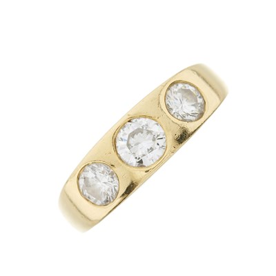 Lot 167 - A brilliant-cut diamond three-stone band ring