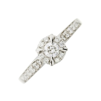 Lot 223 - A platinum brilliant-cut diamond cluster ring