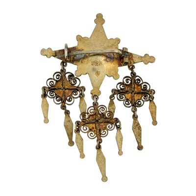 Lot 39 - Knoll and Pregizer, an early 20th century silver gilt blue and white enamel cross and fringe brooch