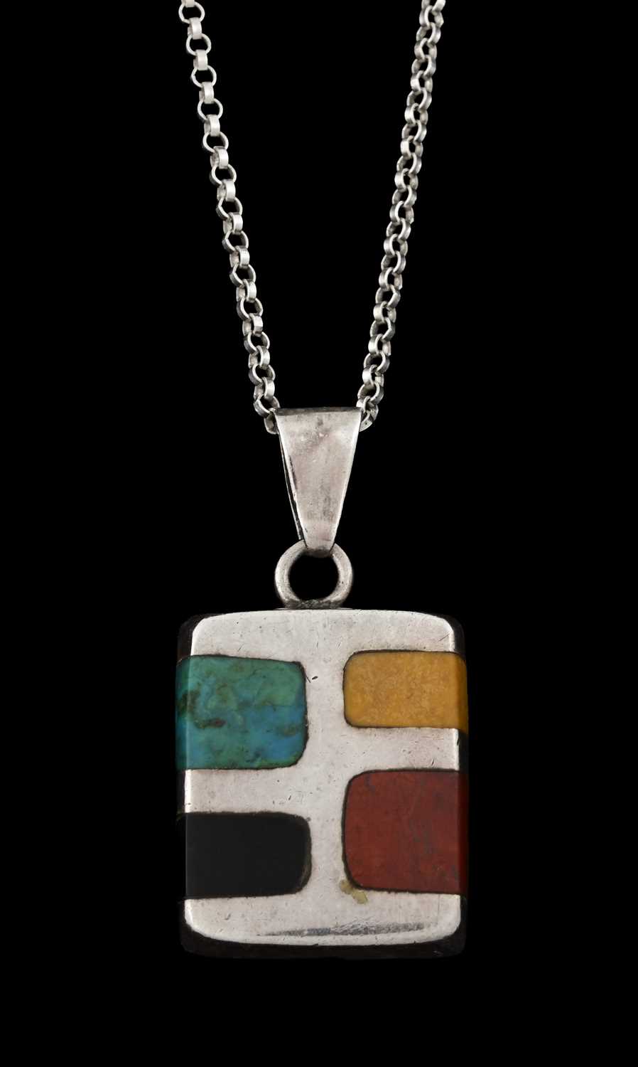 Lot 76 - A Mexican hardstone plaque pendant and chain