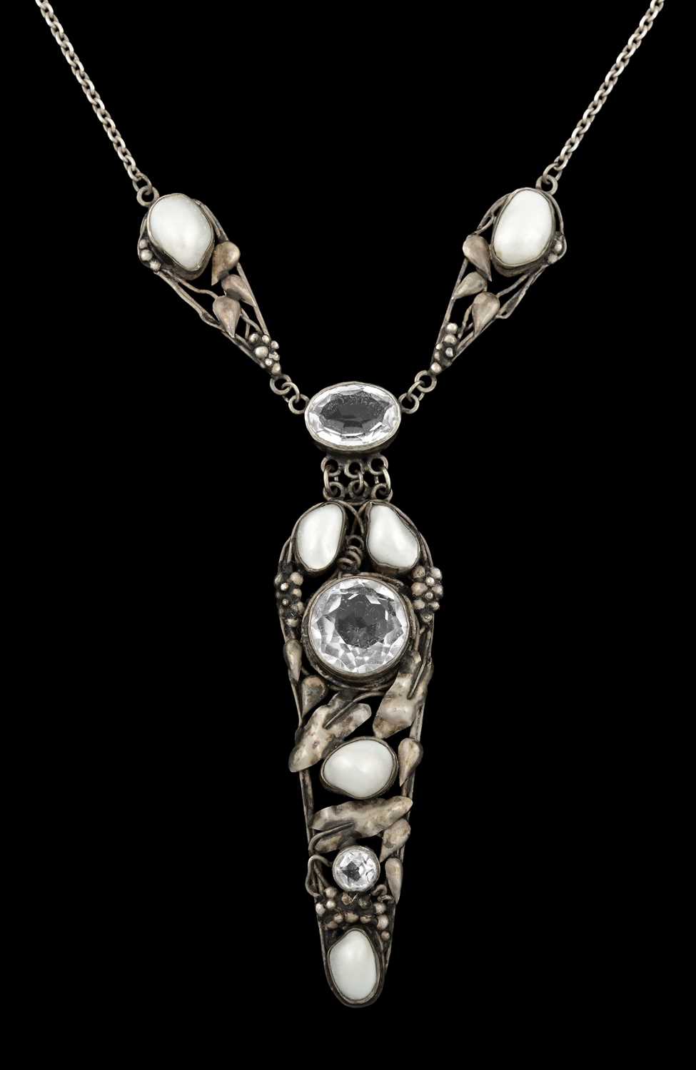 Lot 19 - An Arts & Crafts rock crystal and blister pearl pendant necklace