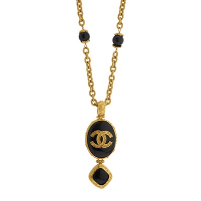 Lot 347 - Chanel, a vintage Gripoix pendant necklace.
