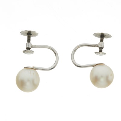 Lot 57 - A cultured pearl necklace, with sapphire and diamond clasp and a pair of earrings