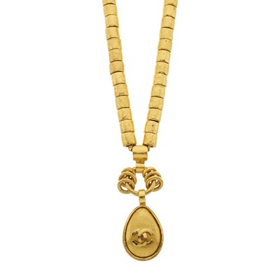 Lot 359 - Chanel, a vintage gold-plated teardrop necklace.