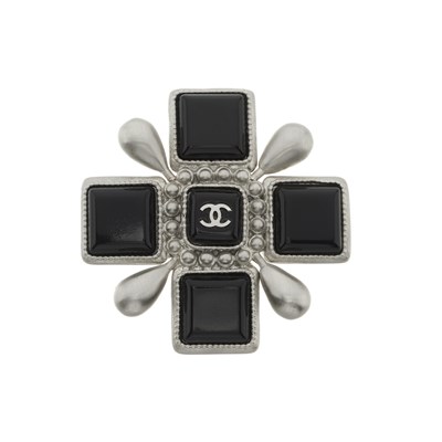 Lot 346 - Chanel, a cross brooch/pendant.