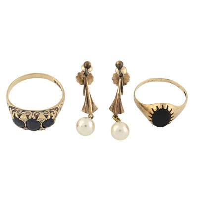 Lot 531 - Two 9ct gold gem-set rings and a pair of imitation pearl earrings