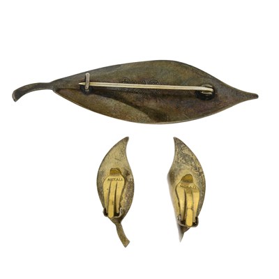 Lot 72 - David Andersen, by Willy Winnaess, a mid 20th century blue enamel leaf brooch and earring set
