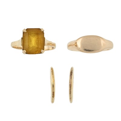 Lot 434 - Two 9ct gold rings and a pair of hoop earrings