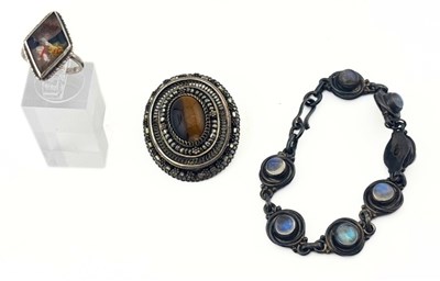 Lot 464 - Three gem-set jewellery items