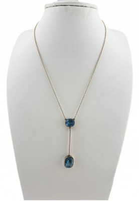 Lot 426 - An early 20th century 9ct gold blue paste pendant drop necklace