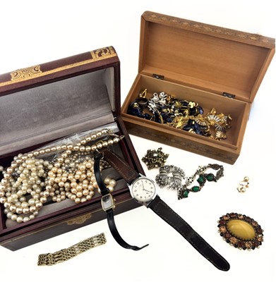 Lot 594 - A selection of costume jewellery and two boxes