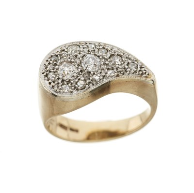 Lot 93 - A 9ct gold old-cut and rose-cut diamond dress ring